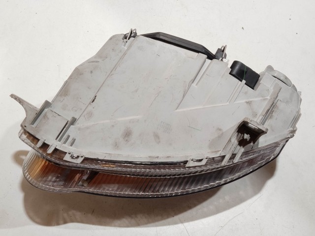 208122 Alfa Romeo 147 2000-2005 jobb első fényszóró 46556565