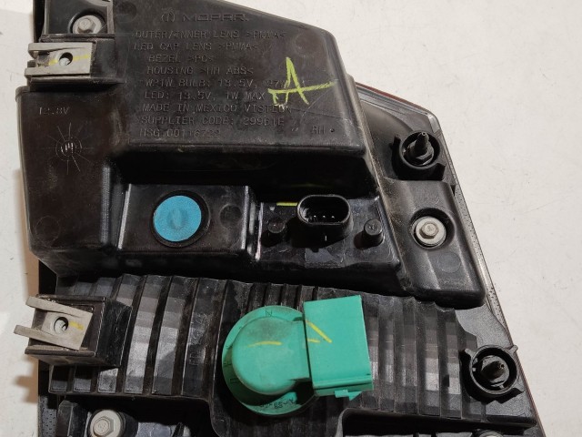 208125 Fiat Freemont 2011-2015 jobb hátsó belső lámpa 68078516AE