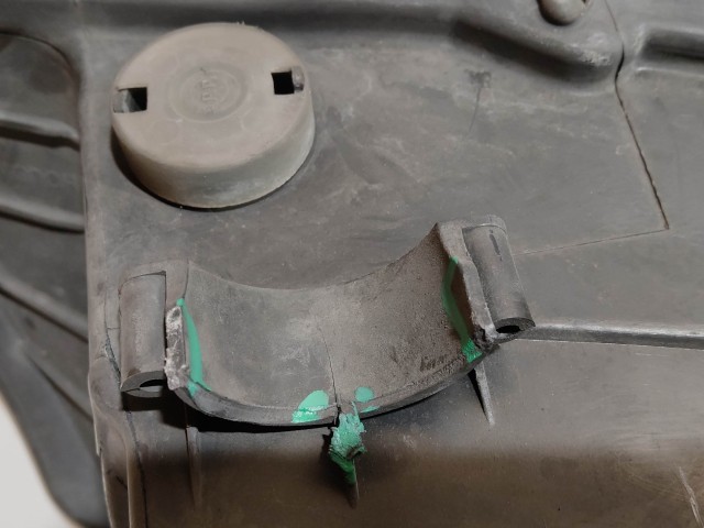 208133 Seat Ibiza 6L1 2002-2008 bal első fényszóró, a képen látható sérüléssel