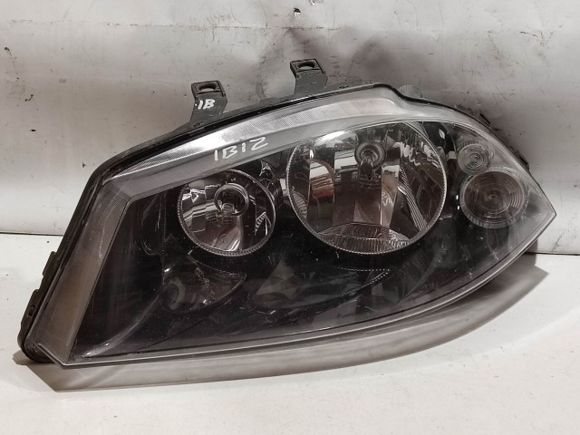 208133 Seat Ibiza 6L1 2002-2008 bal első fényszóró, a képen látható sérüléssel