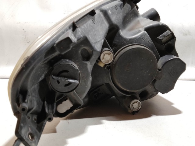 208136 Suzuki SPLASH 2008-2014 jobb első fényszóró, a képen látható sérüléssel