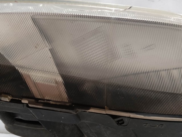 208136 Suzuki SPLASH 2008-2014 jobb első fényszóró, a képen látható sérüléssel