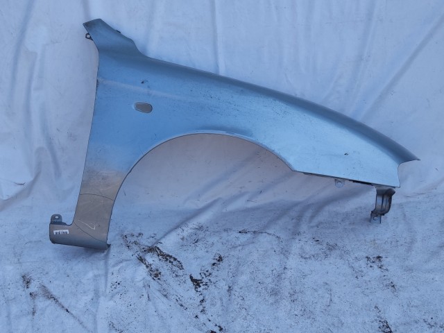 207110 Alfa Romeo 147 2000-2005 jobb első sárvédő, a képen látható sérüléssel