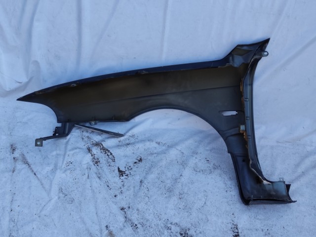 207109 Alfa Romeo 156 2003-2005 Crosswagon jobb első sárvédő, a képen látható sérüléssel