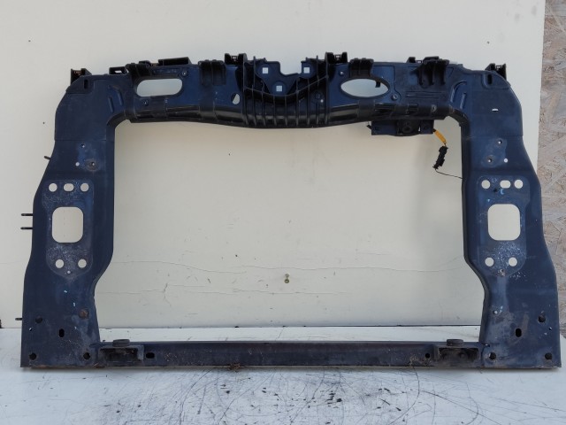 207113 Fiat 500 L 2012-2022 Homlokfal, a képen látható sérüléssel