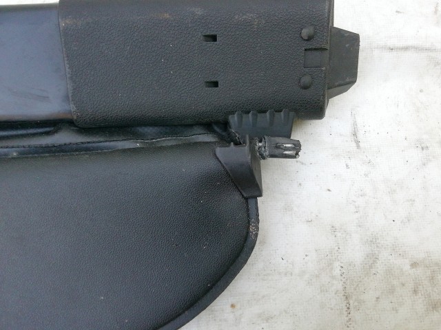 210845 Mercedes Benz A-Class(W169) 2004-2012 kalaptartó, a képen látható sérüléssel