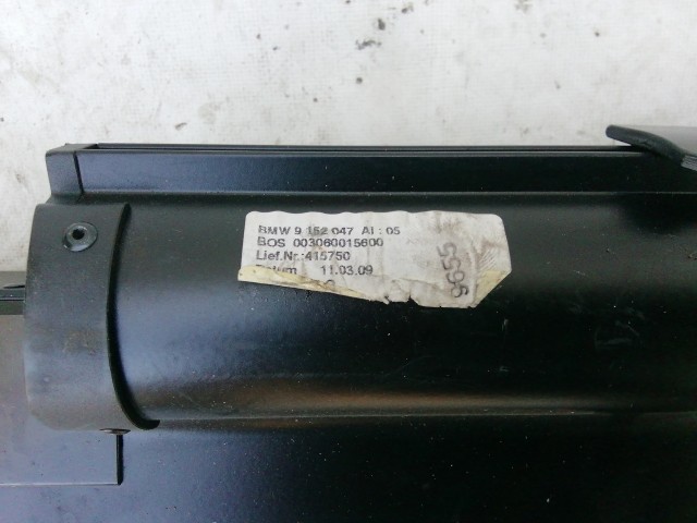 210842 BMW E91 2005-2011 kalaptartó (csomagtér roló) a képen látható sérüléssel