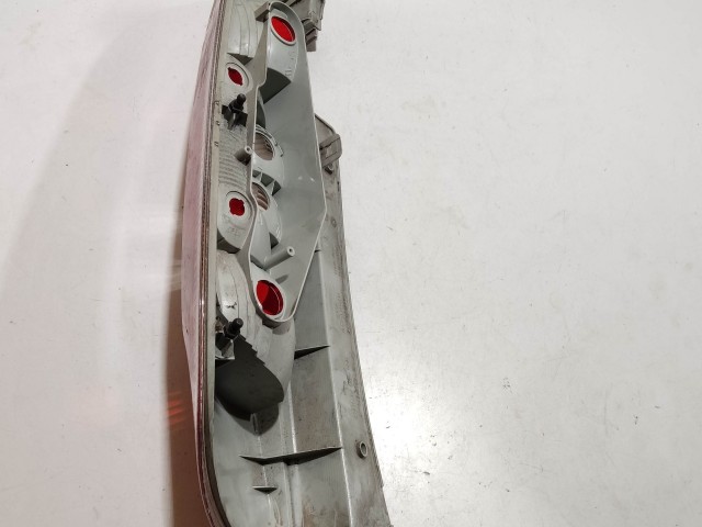 208167 Skoda Roomster 2006-2015 jobb hátsó lámpa, izzó foglalat nélkül, a képen látható sérüléssel