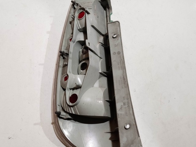 208167 Skoda Roomster 2006-2015 jobb hátsó lámpa, izzó foglalat nélkül, a képen látható sérüléssel