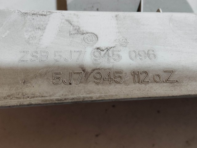 208167 Skoda Roomster 2006-2015 jobb hátsó lámpa, izzó foglalat nélkül, a képen látható sérüléssel