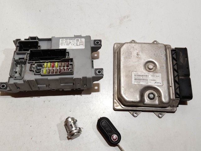 208227 Fiat Grande Punto 2005-2009 1,3 16v Diesel Euro 5 motorvezérlő szett 51904061, 51869094