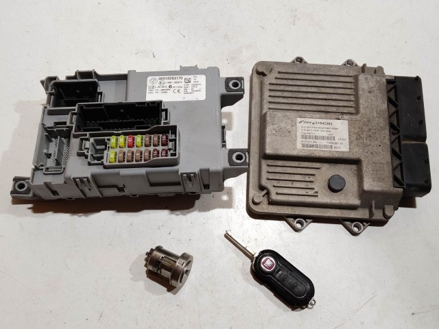 208235 Fiat Grande Punto 1,3 16v Diesel 75Le Euro 4 motorvezérlő szett 51843363 , 51826317