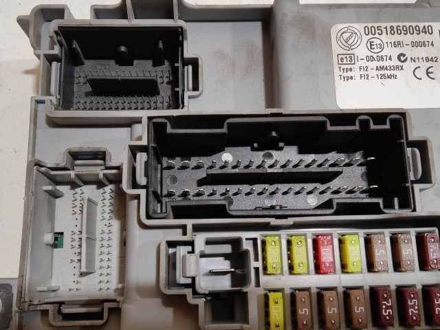 208242 Fiat Grande Punto 1,3 16v Diesel 75Le Euro 5 motorvezérlő 51892322 , 51869040