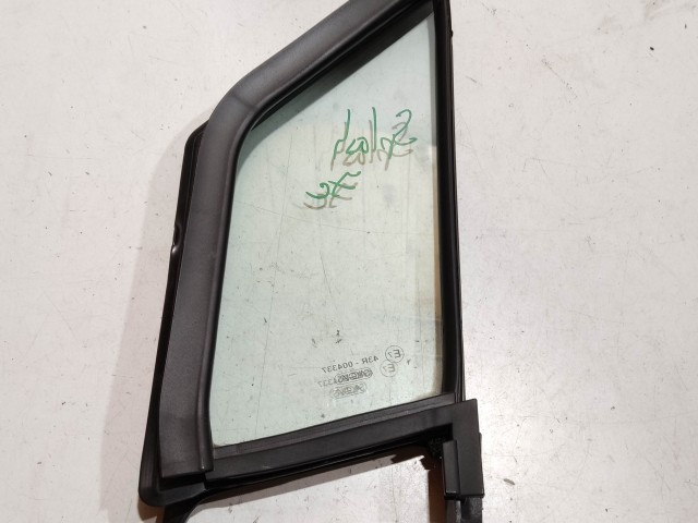 Suzuki SPLASH 2008-2014 jobb első fix üveg