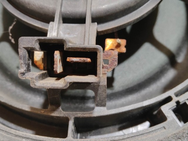 208250 Suzuki SPLASH, Opel Agila 2008-2014 jobb első hangszóró 39102-51K10