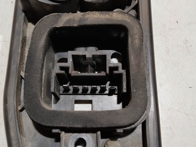 208251 Fiat Doblo 2005-2009 jobb hátsó Izzó foglalat 51755144