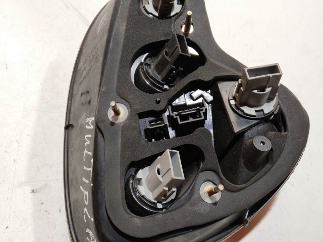 208258 Fiat Multipla 1998-2003 bal hátsó lámpa, a képen látható sérüléssel