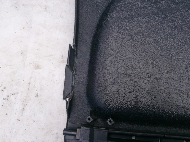 210875 Toyota Celica 1999-2005 kalaptartó, a képen látható sérüléssel