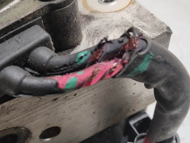 208336 Honda HR-V 1999-2006 Abs A4.044.-0103.6 , AC.0511-9238.1, a képen látható sérüléssel