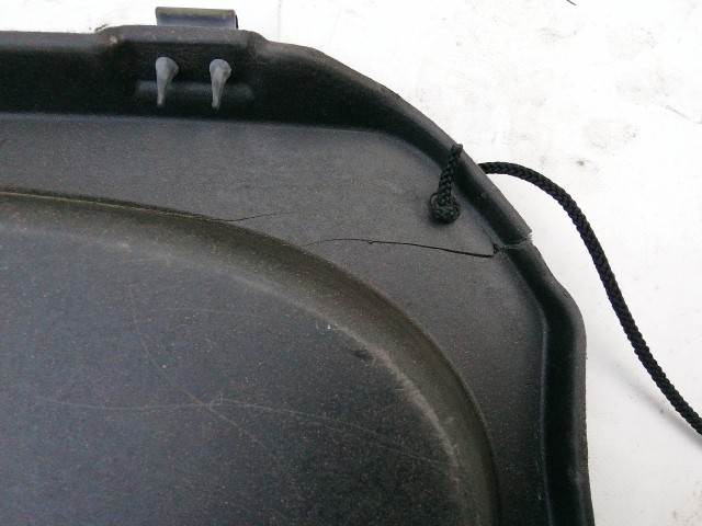 210937 Chevrolet Matiz 2005-2013 kalaptartó, a képen látható sérüléssel