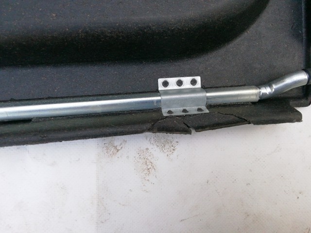 210935 Chevrolet Matiz 2005-2013 kalaptartó, a képen látható sérüléssel