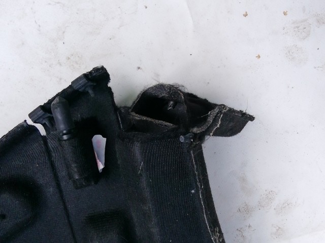 211007 Fiat 500 L 2012-2022 kalaptartó, a képen látható sérüléssel