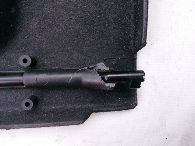 210998 Toyota Celica T200 kalaptartó, a képen látható sérüléssel