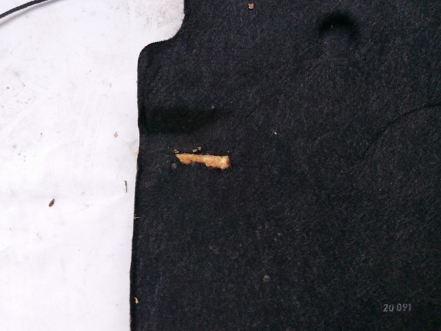 210997 Peugeot 206+ 1998-2012 kalaptartó, a képen látható sérüléssel