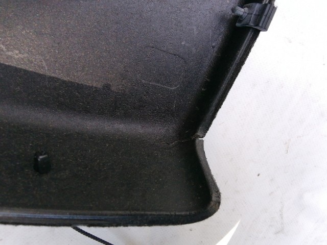 210992 Fiat Panda III. 2012-2024 kalaptartó, a képen látható sérüléssel