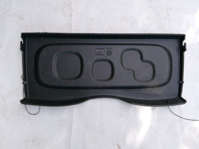 210992 Fiat Panda III. 2012-2024 kalaptartó, a képen látható sérüléssel