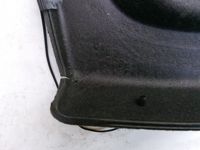 210992 Fiat Panda III. 2012-2024 kalaptartó, a képen látható sérüléssel