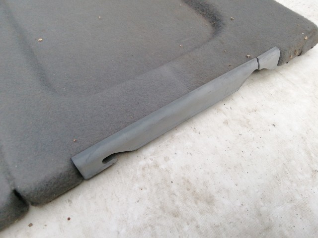 210991 Land Rover Range Rover P38 1994-2001 kalaptartó, a képen látható sérüléssel