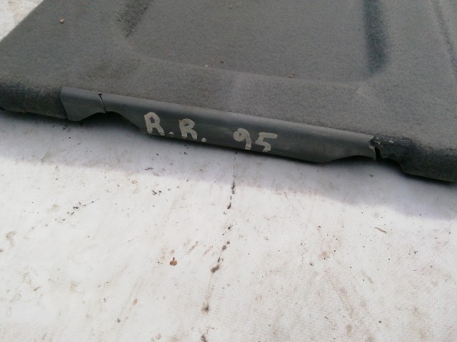 210991 Land Rover Range Rover P38 1994-2001 kalaptartó, a képen látható sérüléssel