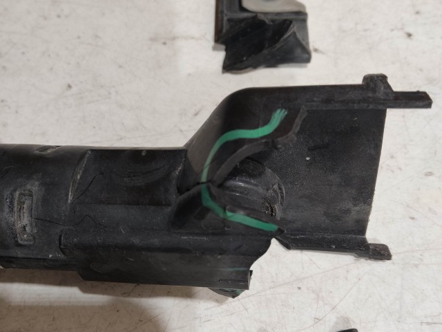 208381 Citroen C4 Aircross 2012-2017 bal első fényszórómosó fúvóka a képen látható sérüléssel