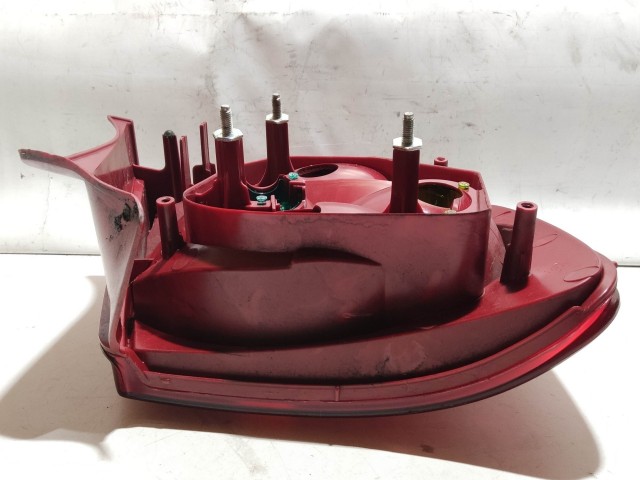 208444 Fiat Stilo 2003-2007 5 ajtós, jobb hátsó lámpa 51735221 Izzó foglalat nélkül!!!!