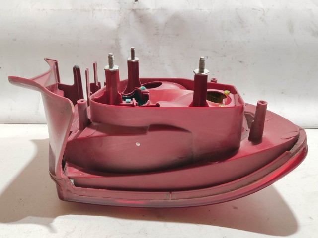 208450 Fiat Stilo 2003-2007 5 ajtós, jobb hátsó lámpa 51735221 Izzó foglalat nélkül!!!!