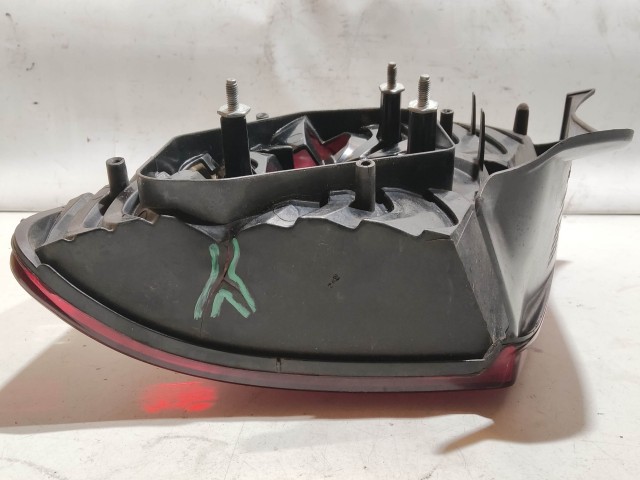 208454 Fiat Stilo 2001-2003 5 ajtós bal hátsó lámpa, izzó foglalat nélkül, a képen látható sérüléssel