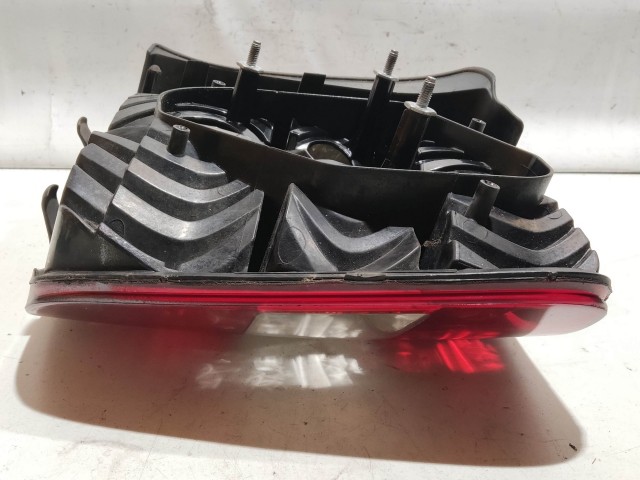 208454 Fiat Stilo 2001-2003 5 ajtós bal hátsó lámpa, izzó foglalat nélkül, a képen látható sérüléssel