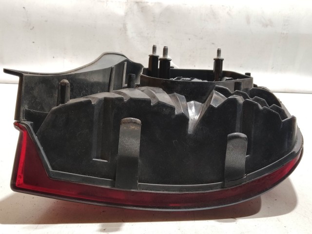 208454 Fiat Stilo 2001-2003 5 ajtós bal hátsó lámpa, izzó foglalat nélkül, a képen látható sérüléssel
