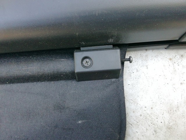 211037 Renault Megane II. 2002-2008 kalaptartó (csomagtér roló), a képen látható sérüléssel