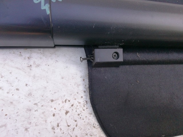 211037 Renault Megane II. 2002-2008 kalaptartó (csomagtér roló), a képen látható sérüléssel