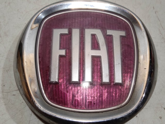 208532 Fiat Grande Punto, 500, Linea, Panda II. első embléma 51932710