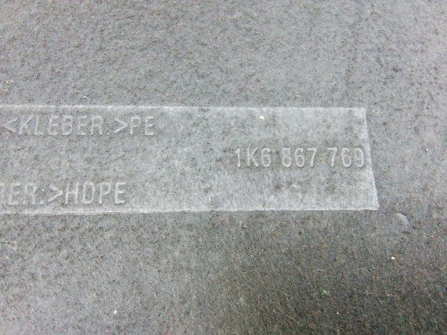 211027 Volkswagen Golf VI. 2008-2013 kalaptartó 1K6867769