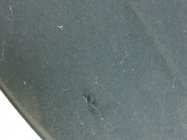 211022 Alfa Romeo Giulietta 2010-2020 kalaptartó, a képen látható sérüléssel