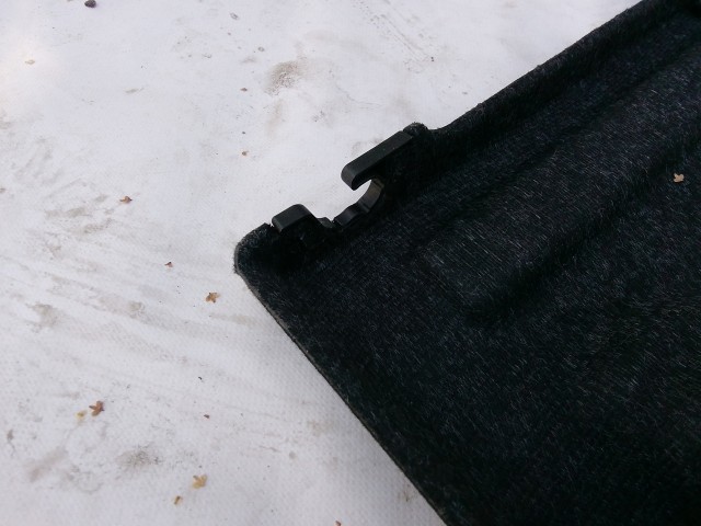 211022 Alfa Romeo Giulietta 2010-2020 kalaptartó, a képen látható sérüléssel