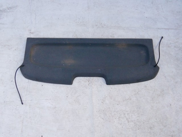 211076 Nissan Micra K11 1992-2003 kalaptartó a képen látható repedéssel!