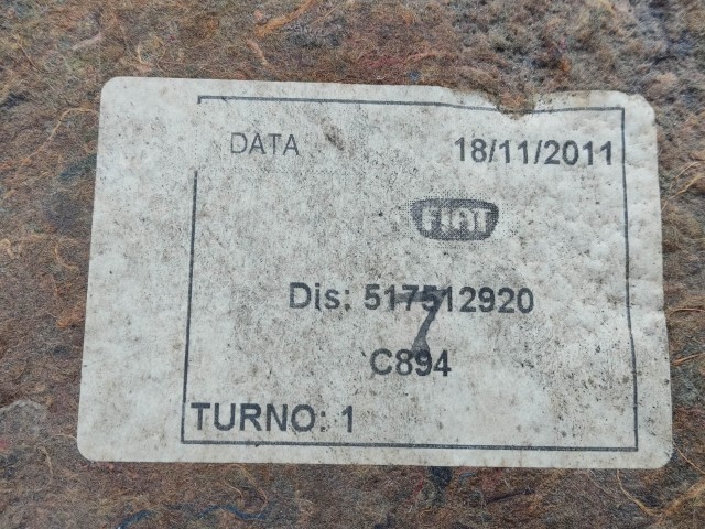 175955 Fiat Bravo 2007-2014, Lancia Delta 2008-2014 motorháztető szigetelés, a képen látható sérülésekkel