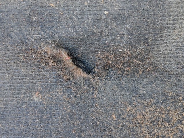 175955 Fiat Bravo 2007-2014, Lancia Delta 2008-2014 motorháztető szigetelés, a képen látható sérülésekkel