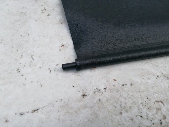 211060 Jeep Compass (MK49) 2006-2017 kalaptartó, a képen látható egy beakasztó pötök töréssel