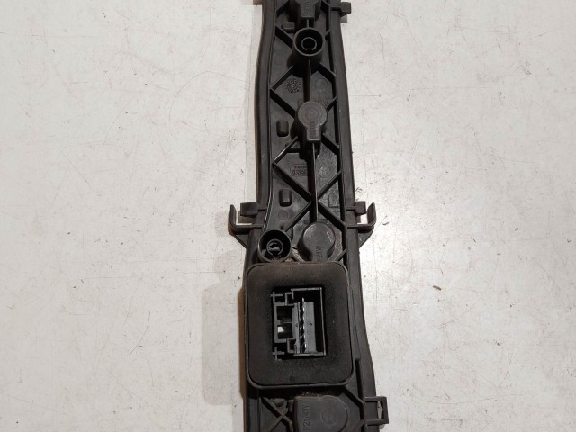 208626 Fiat Fiorino , Qubo, Citroen Nemo, Peugeot Bipper bal hátsó lámpa Izzó foglalat 1353206080